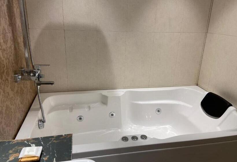 סוויטה עם מרפסת, Grand Victoria The Fern Resort & Spa, Panchgani