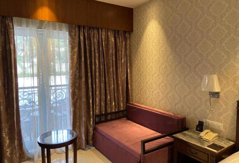 חדר קלאב עם נופים, Grand Victoria The Fern Resort & Spa, Panchgani