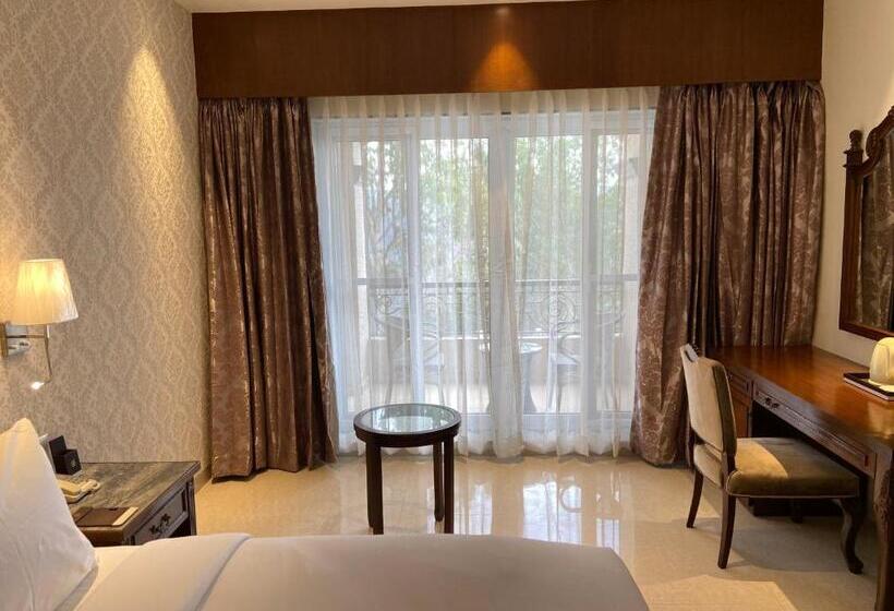 חדר קלאב עם נופים, Grand Victoria The Fern Resort & Spa, Panchgani