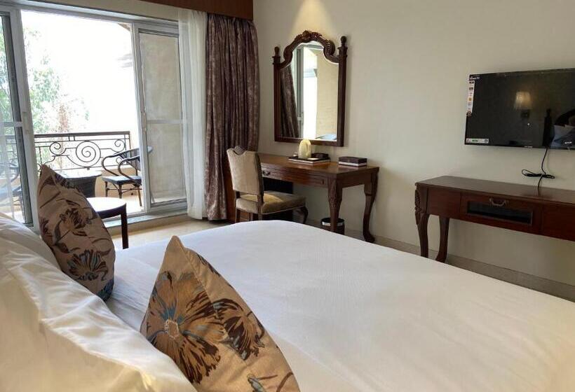 전망이 좋은 클럽실, Grand Victoria The Fern Resort & Spa, Panchgani