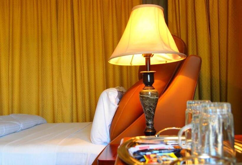 חדר סופריור, Leyshof