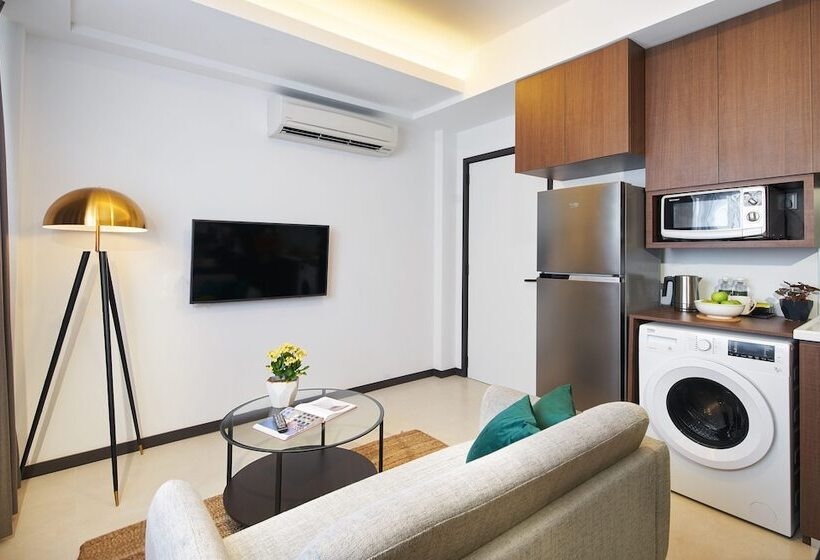 Standard Room, The Initial Residence
