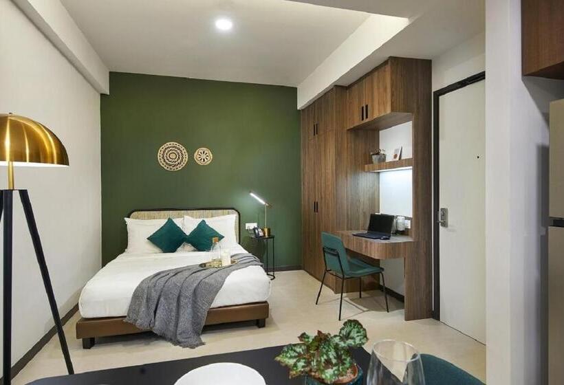 Standard Studio, The Initial Residence