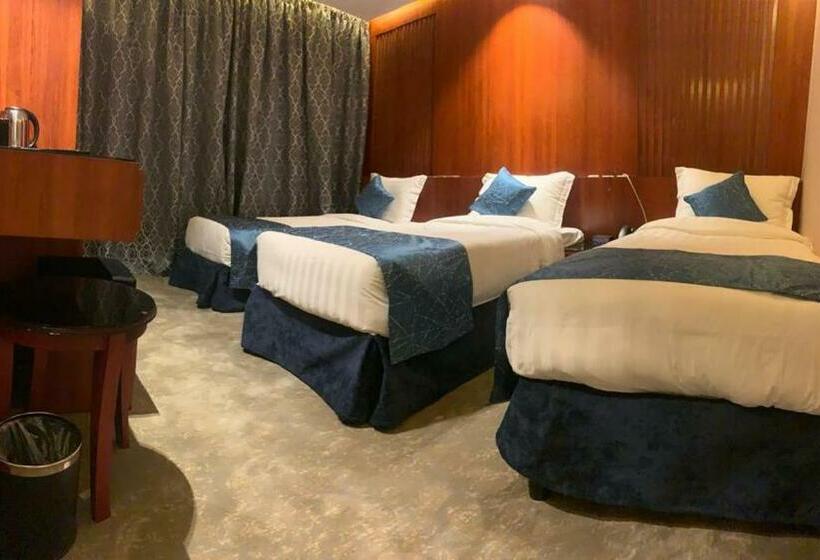 חדר סטנדרט לשלושה, Cladium