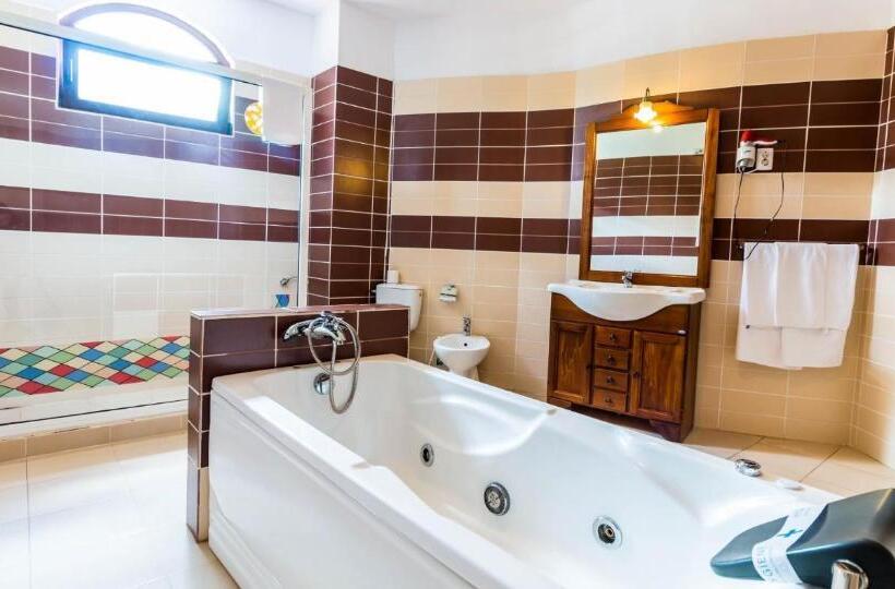 חדר דלוקס, Castelul De Vis