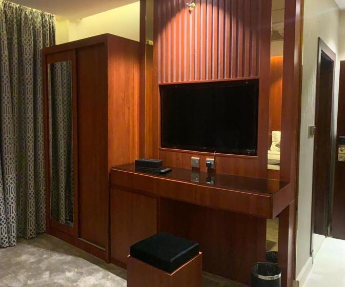 חדר דחוקס עם מיטת קינג, Cladium