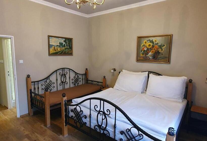 标准三人间, Lesní Hotel Peršlák