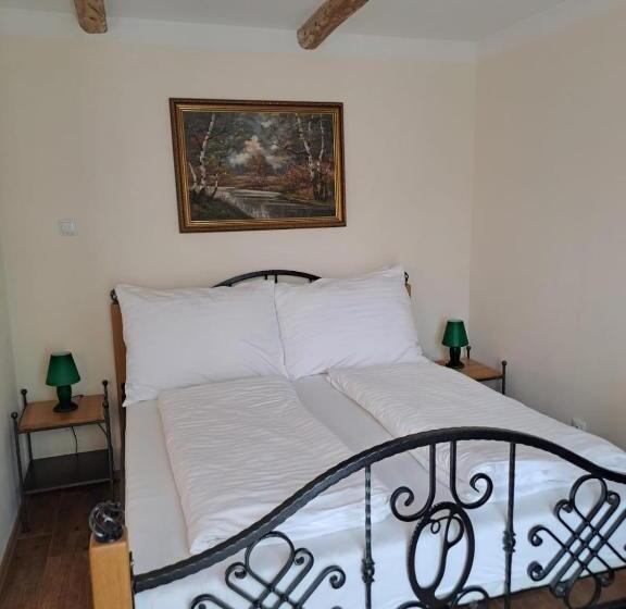 חדר סטנדרט לשלושה עם מרפסת, Lesní Hotel Peršlák