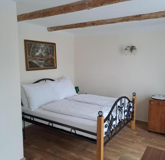 חדר סטנדרט לשלושה עם מרפסת, Lesní Hotel Peršlák