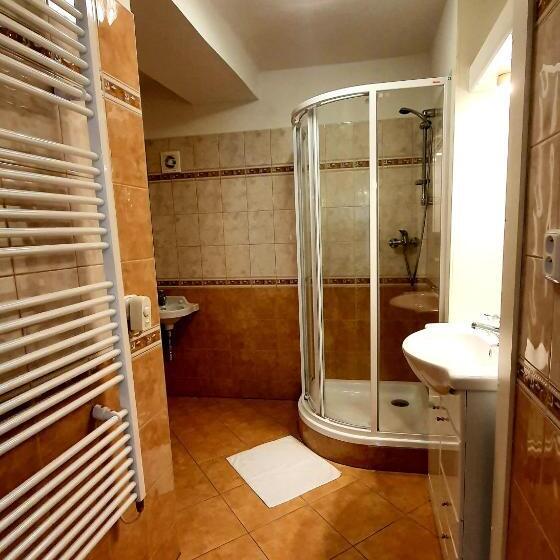 חדר סטנדרט לשלושה עם טרסה, Lesní Hotel Peršlák