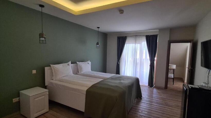 Номер Стандарт, Casa Iustin