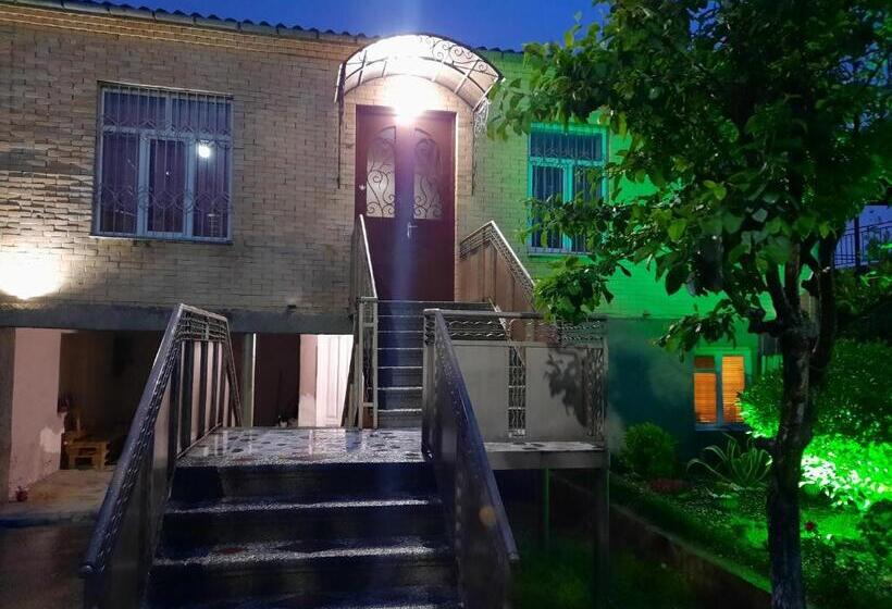 اتاق اکونومی, Sisi Guest House
