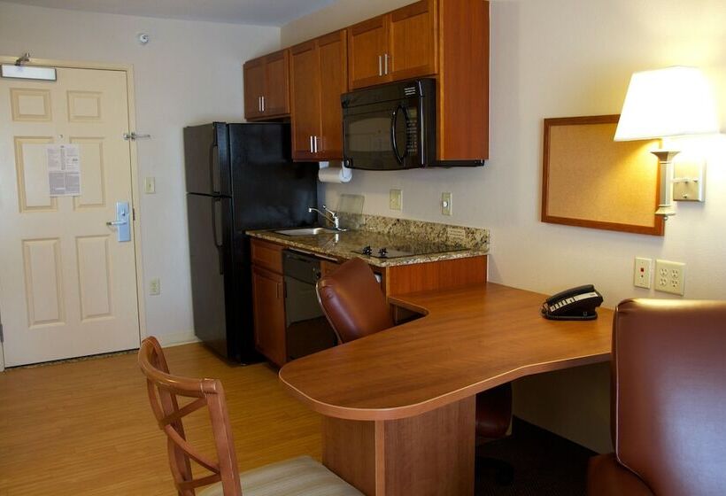 带双人床的标准工作室, Candlewood Suites Champaign Urbana University Area, An Ihg