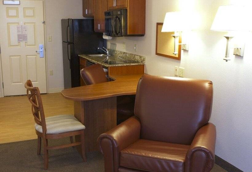 带双人床的标准工作室, Candlewood Suites Champaign Urbana University Area, An Ihg