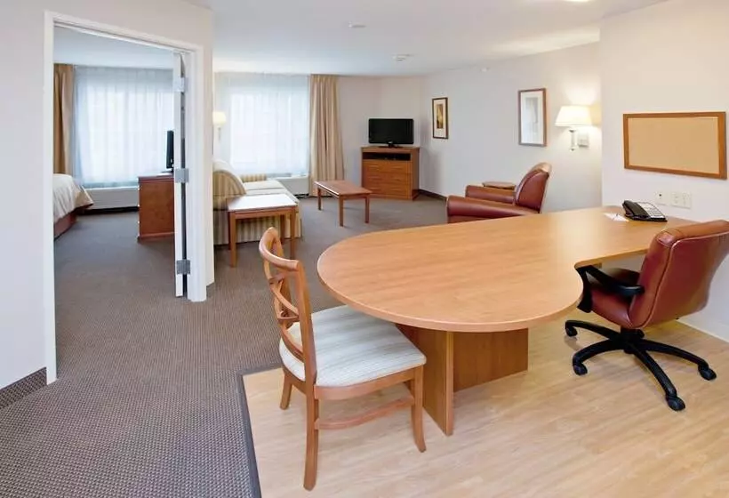 身障者適用スイートルーム, Candlewood Suites Champaign Urbana University Area, An Ihg