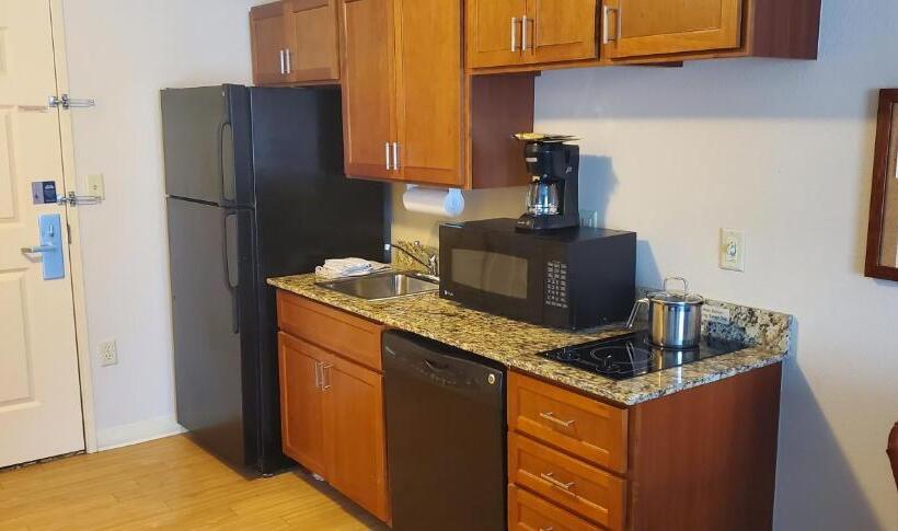 带双人床的标准工作室, Candlewood Suites Champaign Urbana University Area, An Ihg