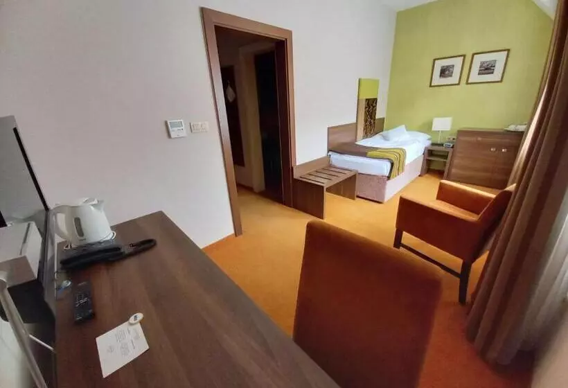 Economy Yhden Hengen Huone, Belassi
