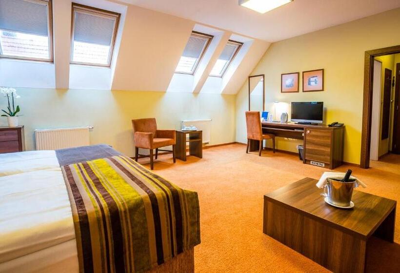 Номер Deluxe, Belassi