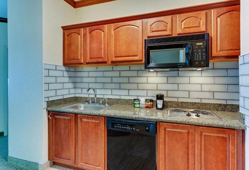 جناح, Comfort Inn & Suites