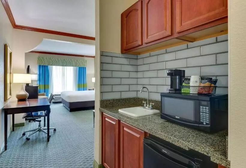 Sviitti Liikuntarajoitteisille, Comfort Inn & Suites