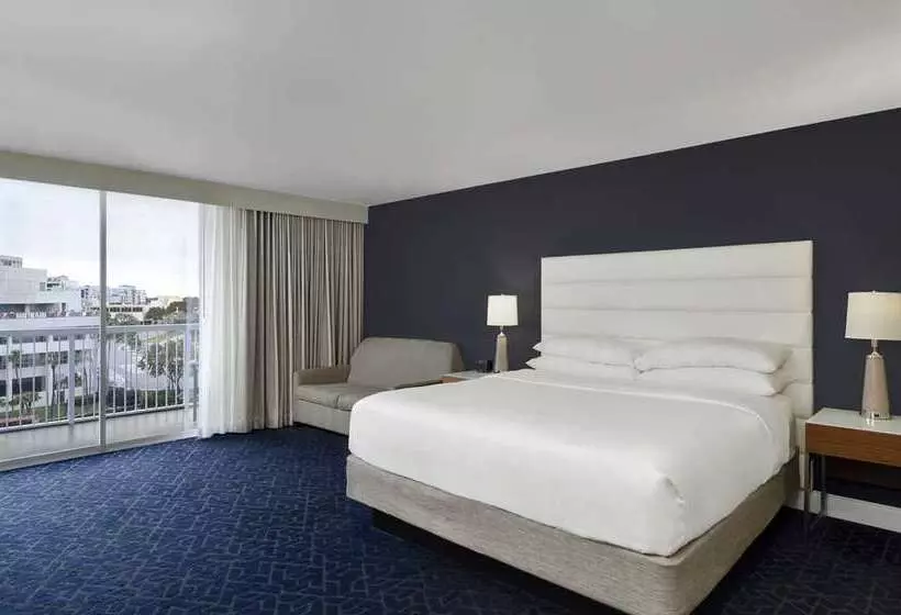اتاق استاندارد با تخت بزرگ, Hilton Branson Convention Center