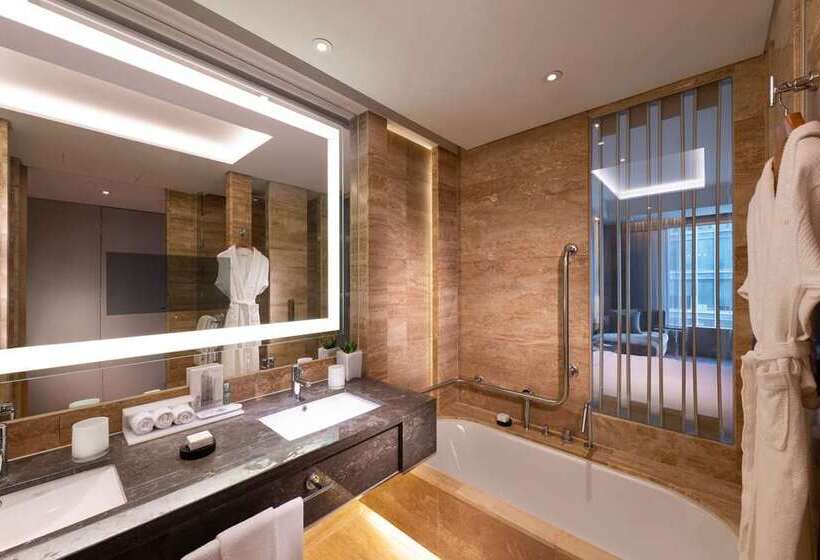 Номер Deluxe, Hilton Branson Convention Center