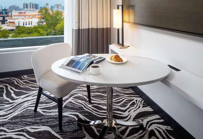 غرفة قياسية سرير كينج, Hilton St. Petersburg Carillon Park