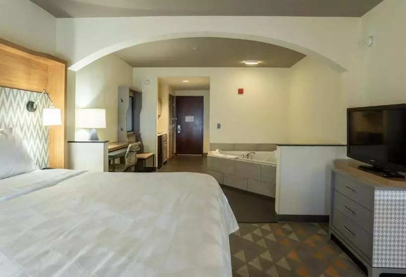 キングサイズベッドのスタンダードルーム, Holiday Inn Hotel & Suites Beaufort At Highway 21, An Ihg