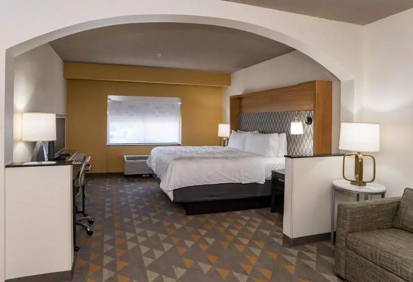 キングサイズベッドのスタンダードルーム, Holiday Inn Hotel & Suites Beaufort At Highway 21, An Ihg