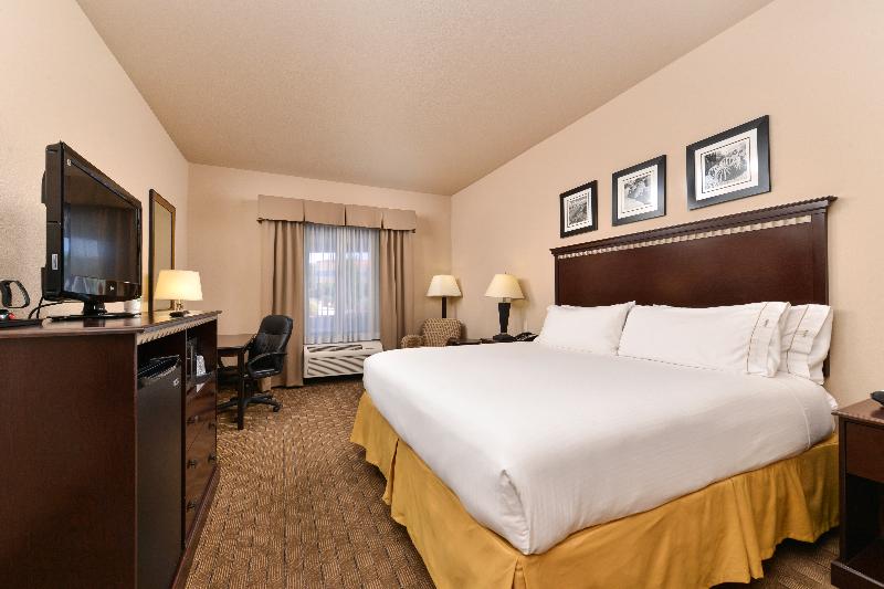 חדר סטנדרט עם מיטת קינג, Holiday Inn Express & Suites Albuquerque Historic Old Town, An Ihg