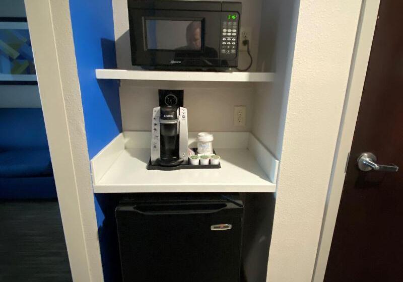 חדר סטנדרט, Holiday Inn Express & Suites Albuquerque Historic Old Town, An Ihg