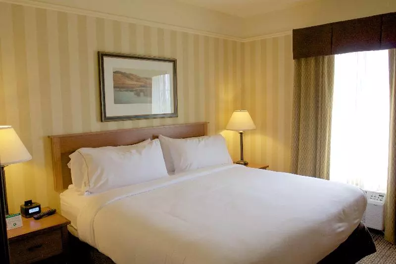 キングサイズベッドのスタンダードルーム, Holiday Inn Express Hotel & Suites Astoria, An Ihg