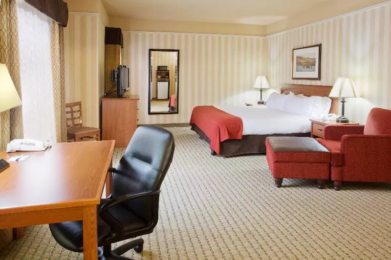 キングサイズベッドのスタンダードルーム, Holiday Inn Express Hotel & Suites Astoria, An Ihg