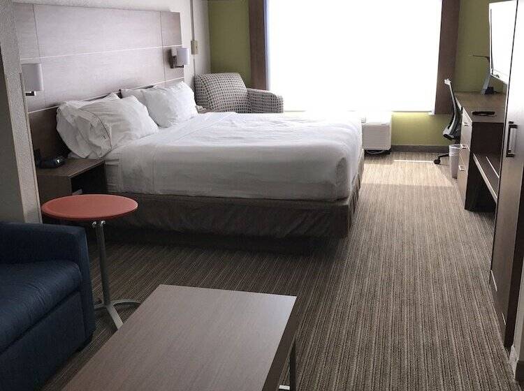 سوئیت برای معلولان, Holiday Inn Express & Suites Chattanooga   East Ridge, An Ihg