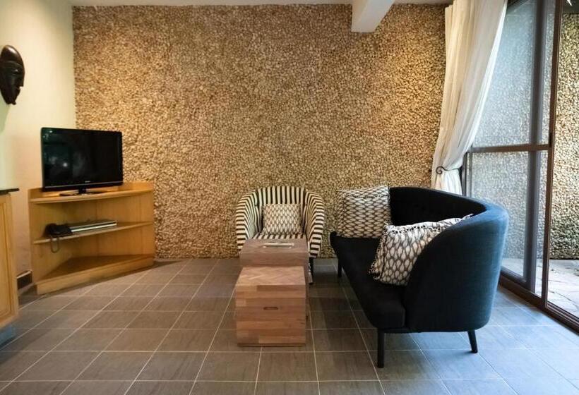 سوییت اجرایی, Le Petit Village Boutique Hotel & Spa