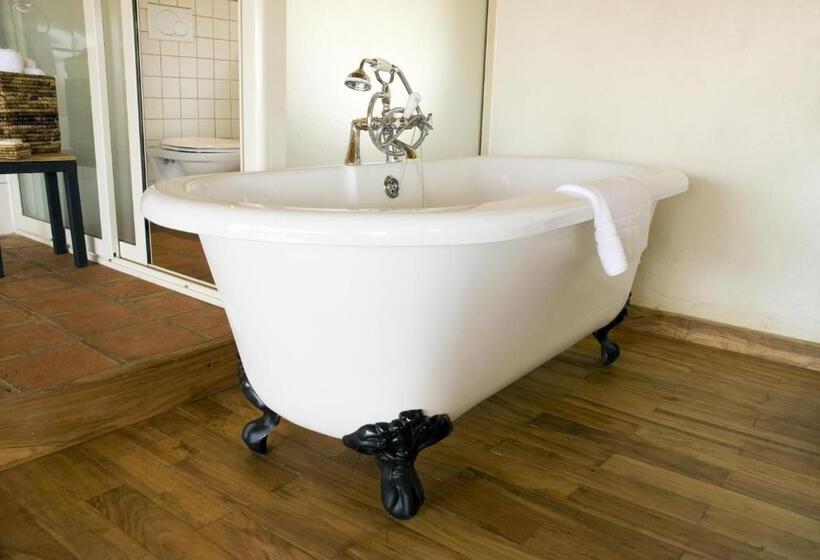 سوییت جونیور, Le Petit Village Boutique Hotel & Spa