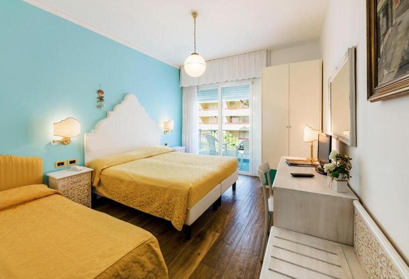 חדר סטנדרט לשלושה, Miramare