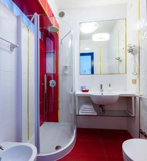 חדר סטנדרט לשלושה, Miramare