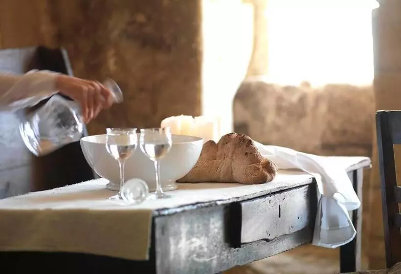 اتاق سوپریور, Sextantio Le Grotte Della Civita