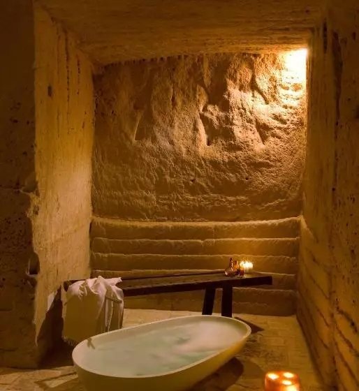 سوییت اجرایی, Sextantio Le Grotte Della Civita