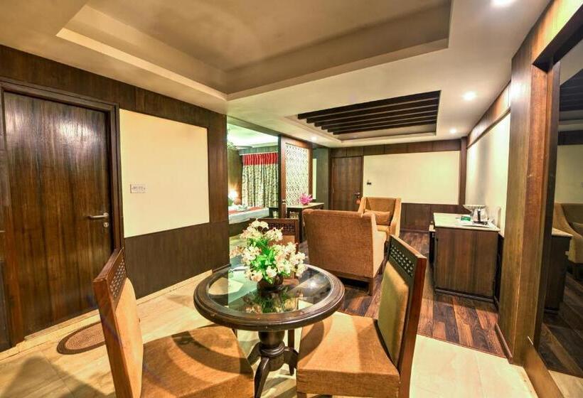 ロイヤルスイート, Silver Sand Sentinel