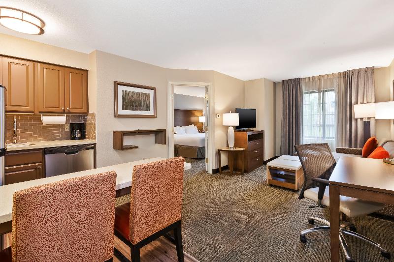 带皇后床的套间, Staybridge Suites Kalamazoo, An Ihg