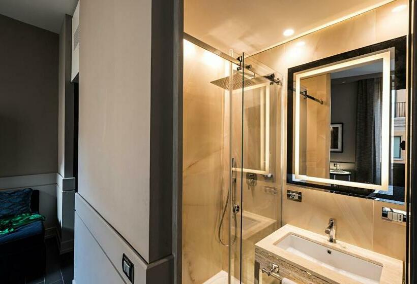 חדר משפחתי, The Style