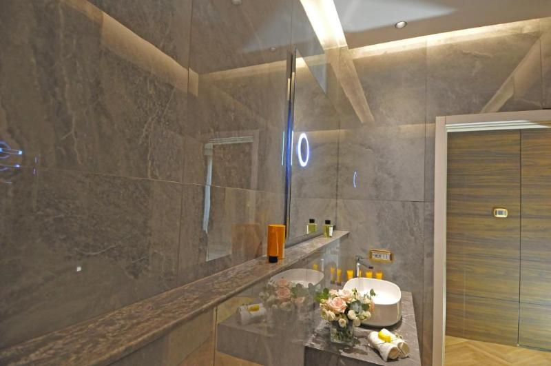 חדר סופריור, The Style