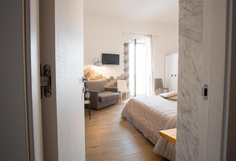 اتاق استاندارد با تخت بزرگ, Three Room   Sea View Luxury Loft