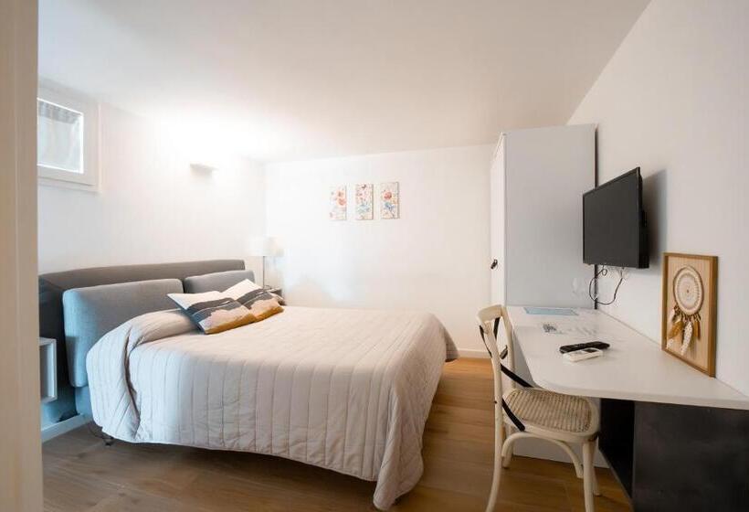 سوییت جونیور با چشم‌انداز دریا, Three Room   Sea View Luxury Loft