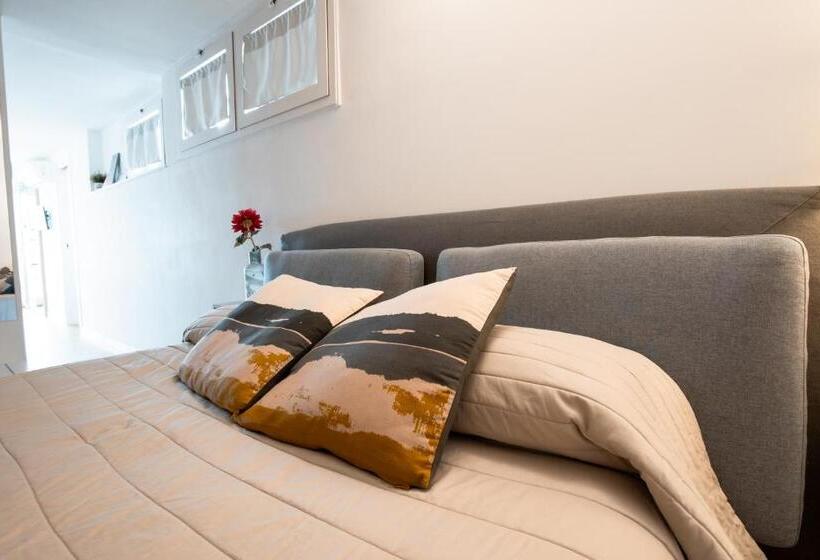 سوییت جونیور با چشم‌انداز دریا, Three Room   Sea View Luxury Loft