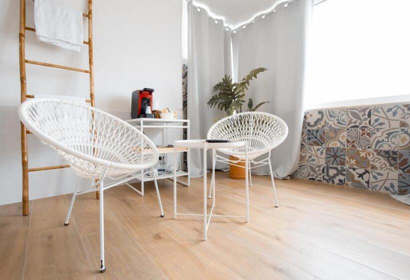 سوییت جونیور با چشم‌انداز دریا, Three Room   Sea View Luxury Loft