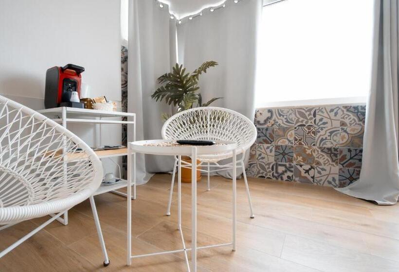 سوییت جونیور با چشم‌انداز دریا, Three Room   Sea View Luxury Loft