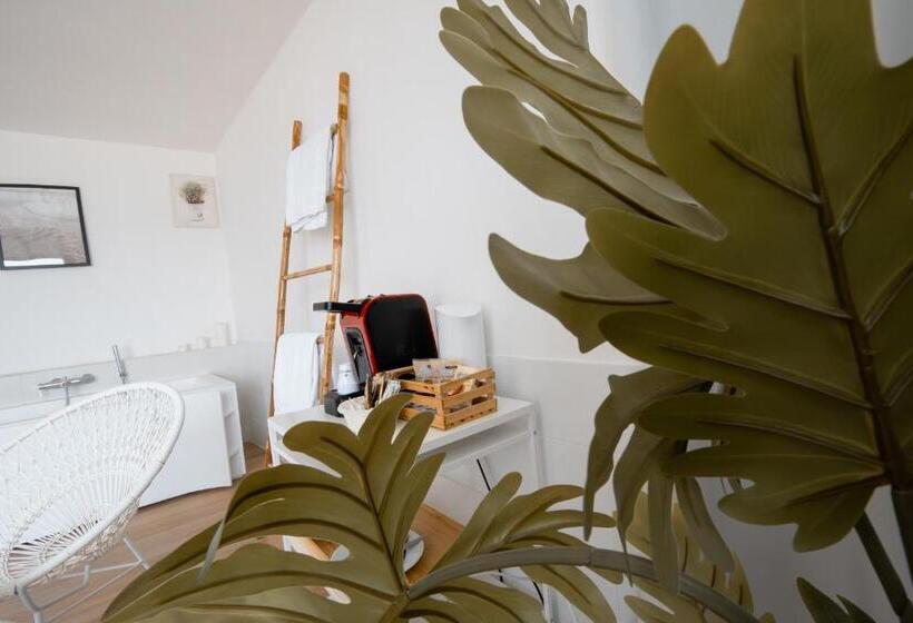 سوییت جونیور با چشم‌انداز دریا, Three Room   Sea View Luxury Loft